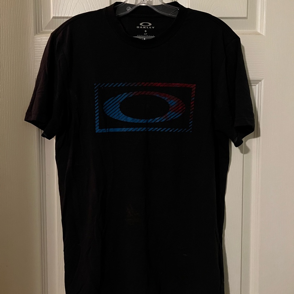 Oakley t-shirt